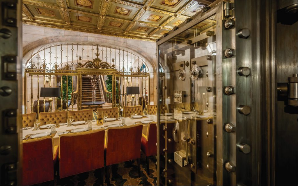 Private dining space "The Vault": After